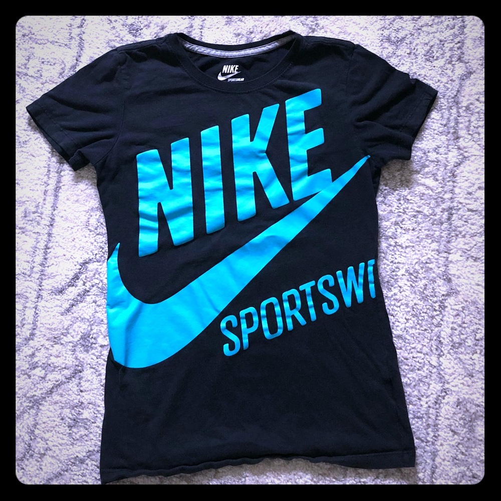 Vintage Style Nike Sportswear t-shirt Sz Small
